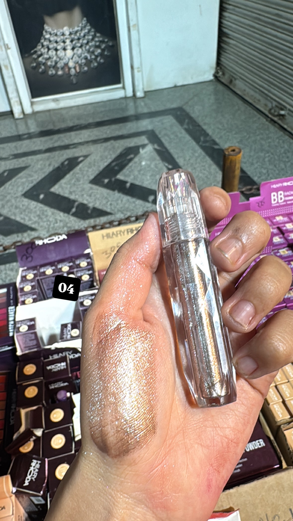 HR LIQUID EYESHADOW