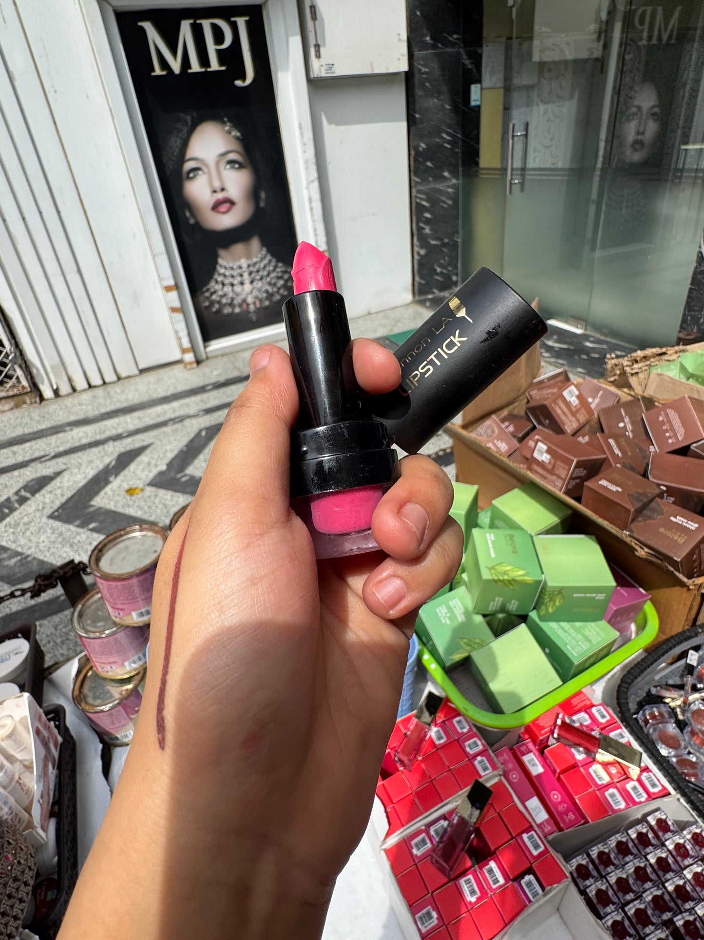 DUBAI LIPSTICK