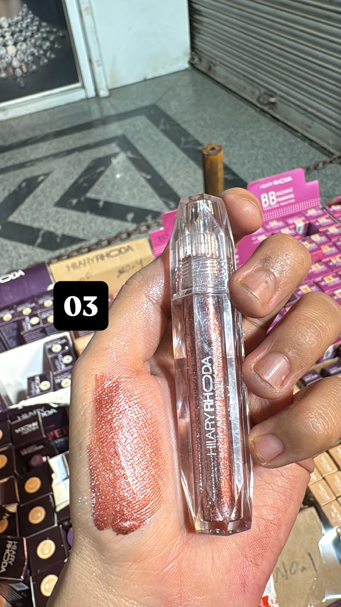 HR LIQUID EYESHADOW